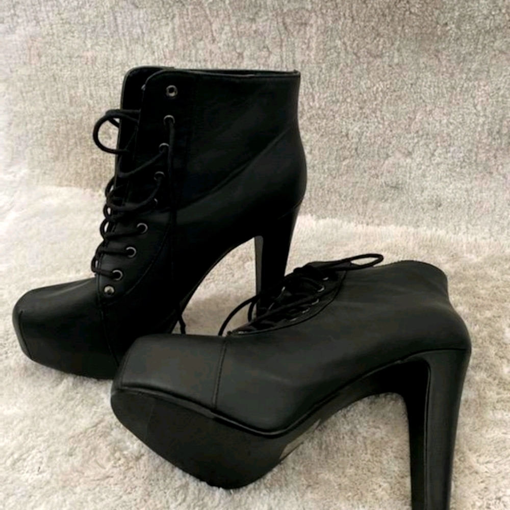 Shoes/ ankle boots